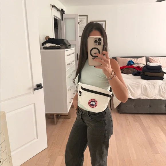 NWT Canada Goose White Belt Bag with Black Accents - Picture 6 of 6